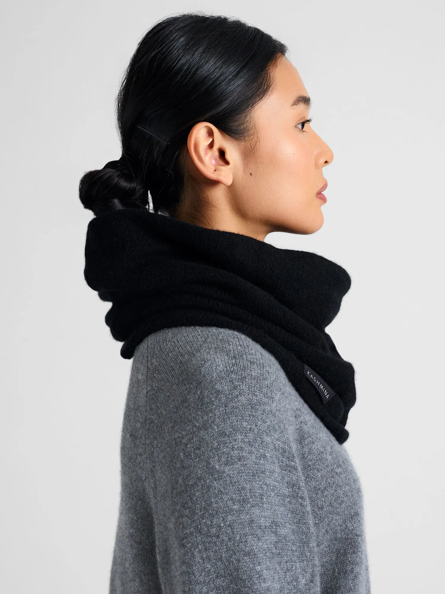 Cashmere snood "Eida" - black