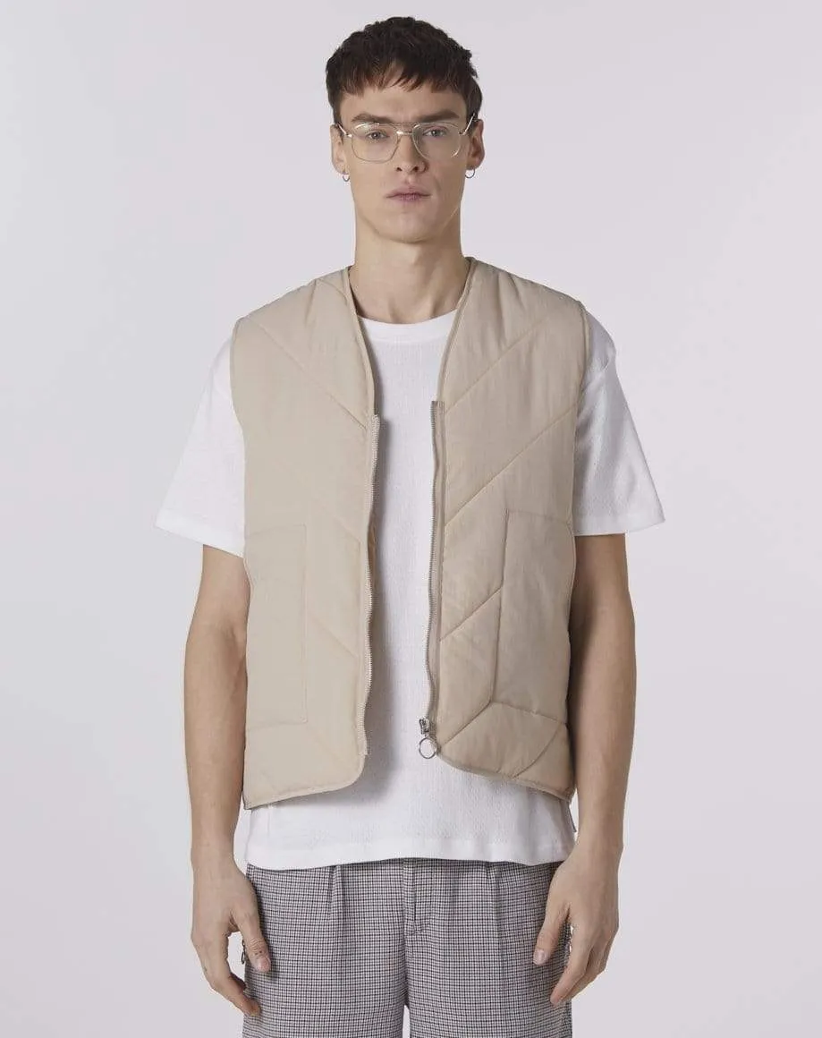 YALLA LIGHTWEIGHT QUILTED MEN'S GILET | SANDALWOOD